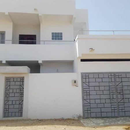 Villa Diambars Sali Tapé Kültér fotó
